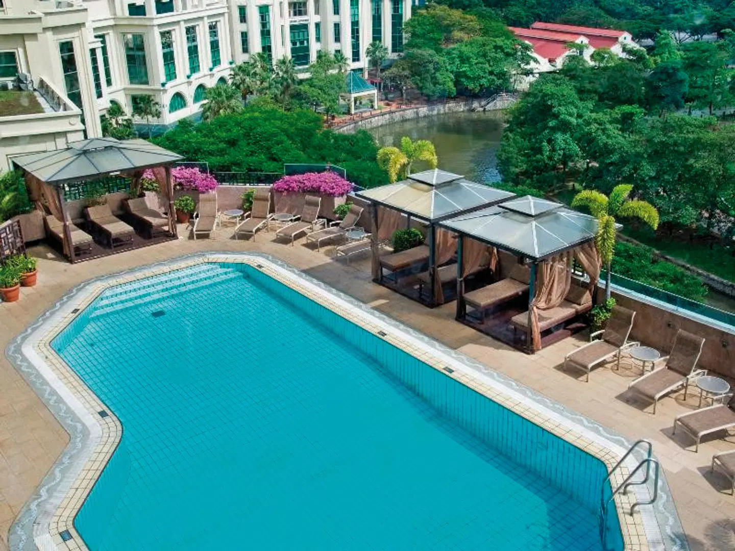 Four Points by Sheraton Singapore, Riverview OUTDOOR_POOL