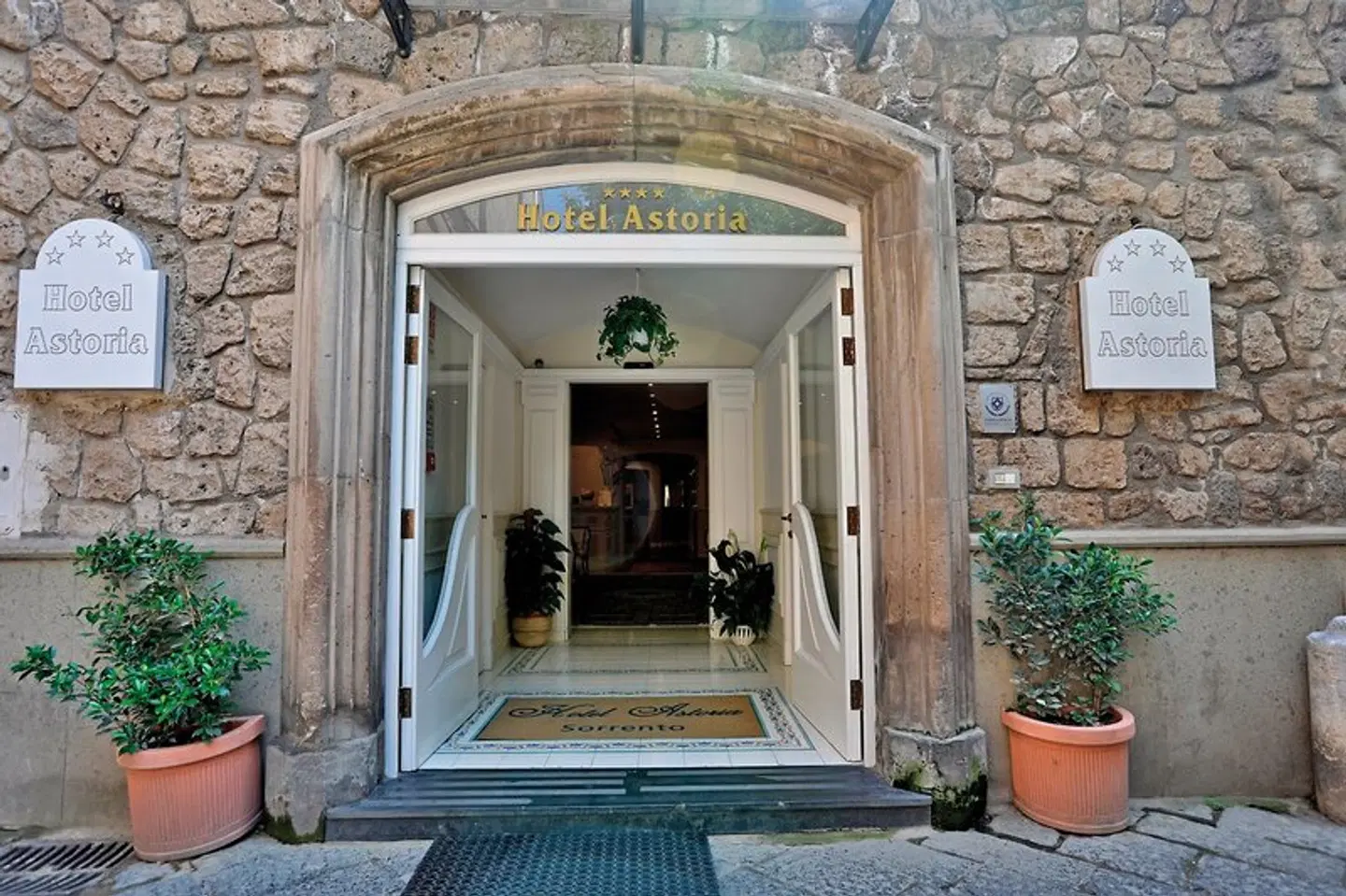 Astoria EXTERIOR