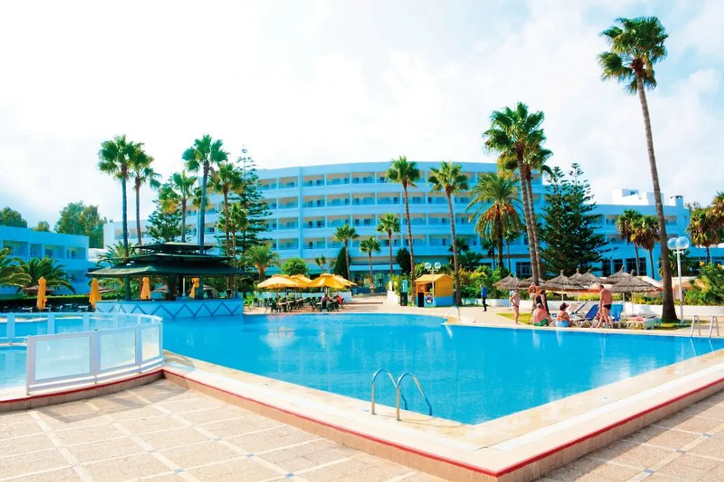 Club Tropicana & Spa OUTDOOR_POOL