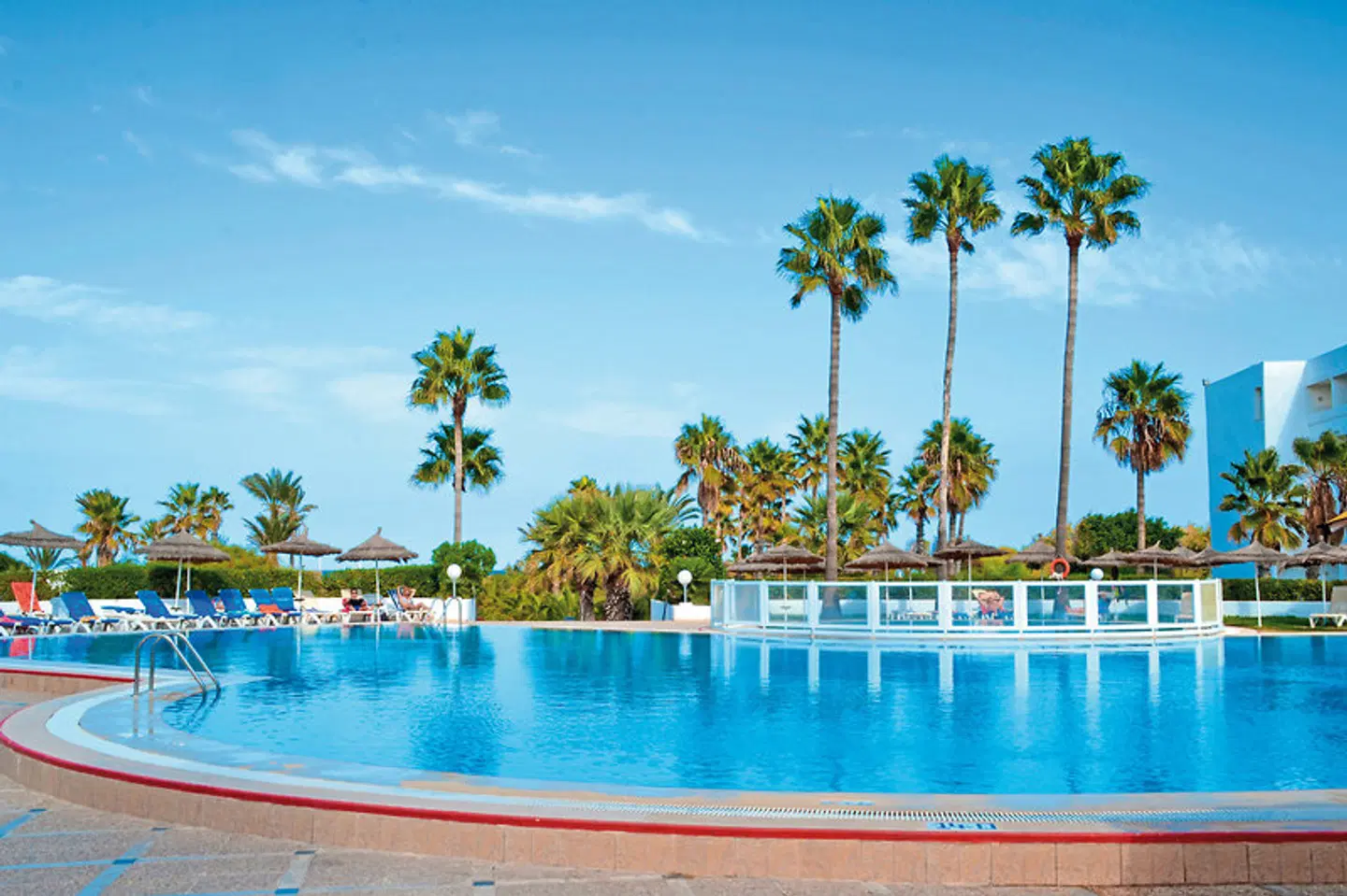 Club Tropicana & Spa OUTDOOR_POOL