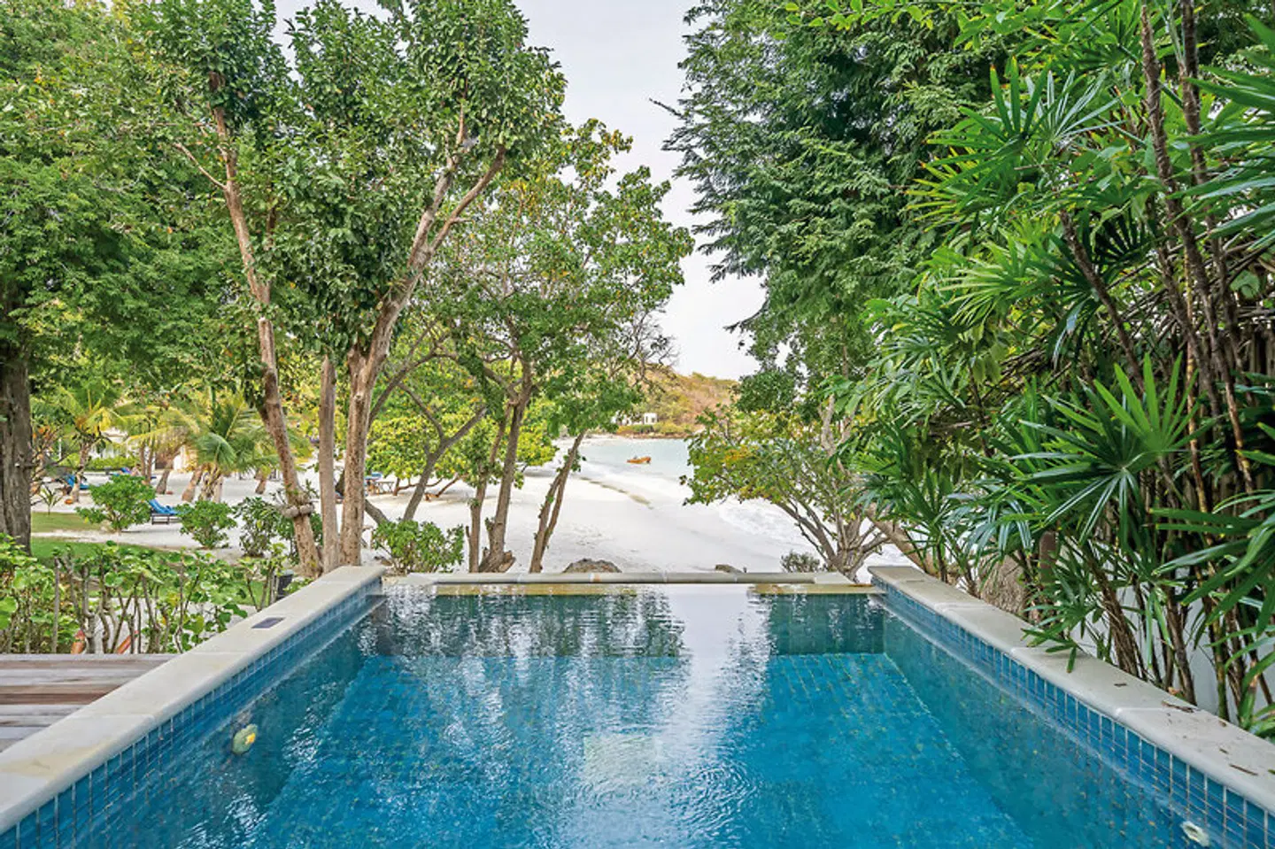 Paradee Resort OUTDOOR_POOL