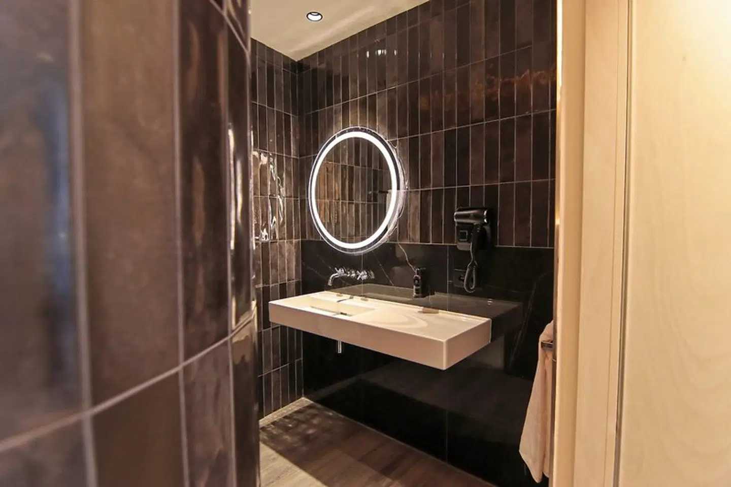 Silken Saaj Maar Badezimmer
