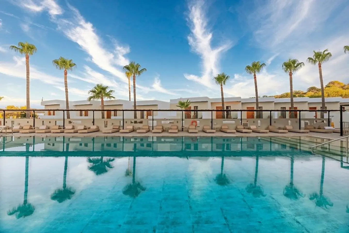 Napa Mermaid Hotel & Suites OUTDOOR_POOL