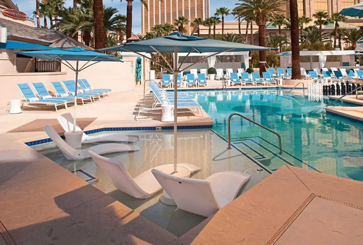 W Las Vegas OUTDOOR_POOL