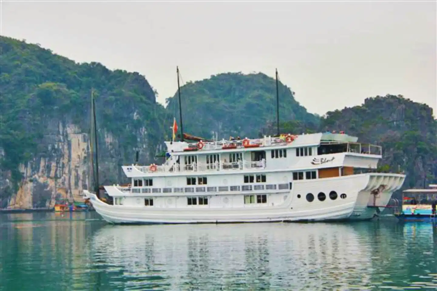Erlebnis Halong Bucht (1 Nacht) Aussenansicht