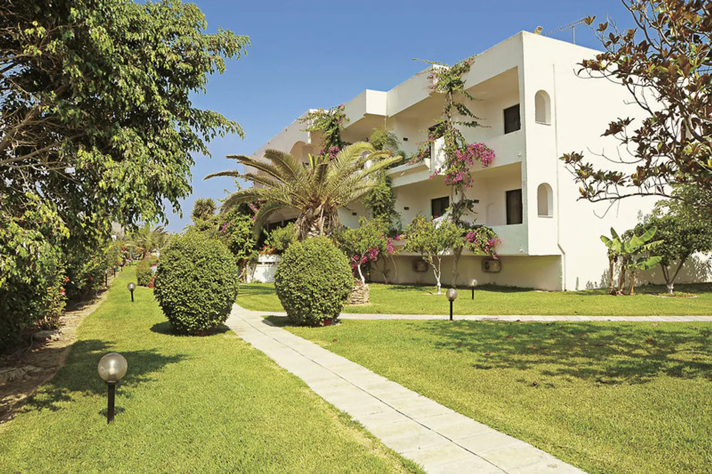Tina Flora EXTERIOR