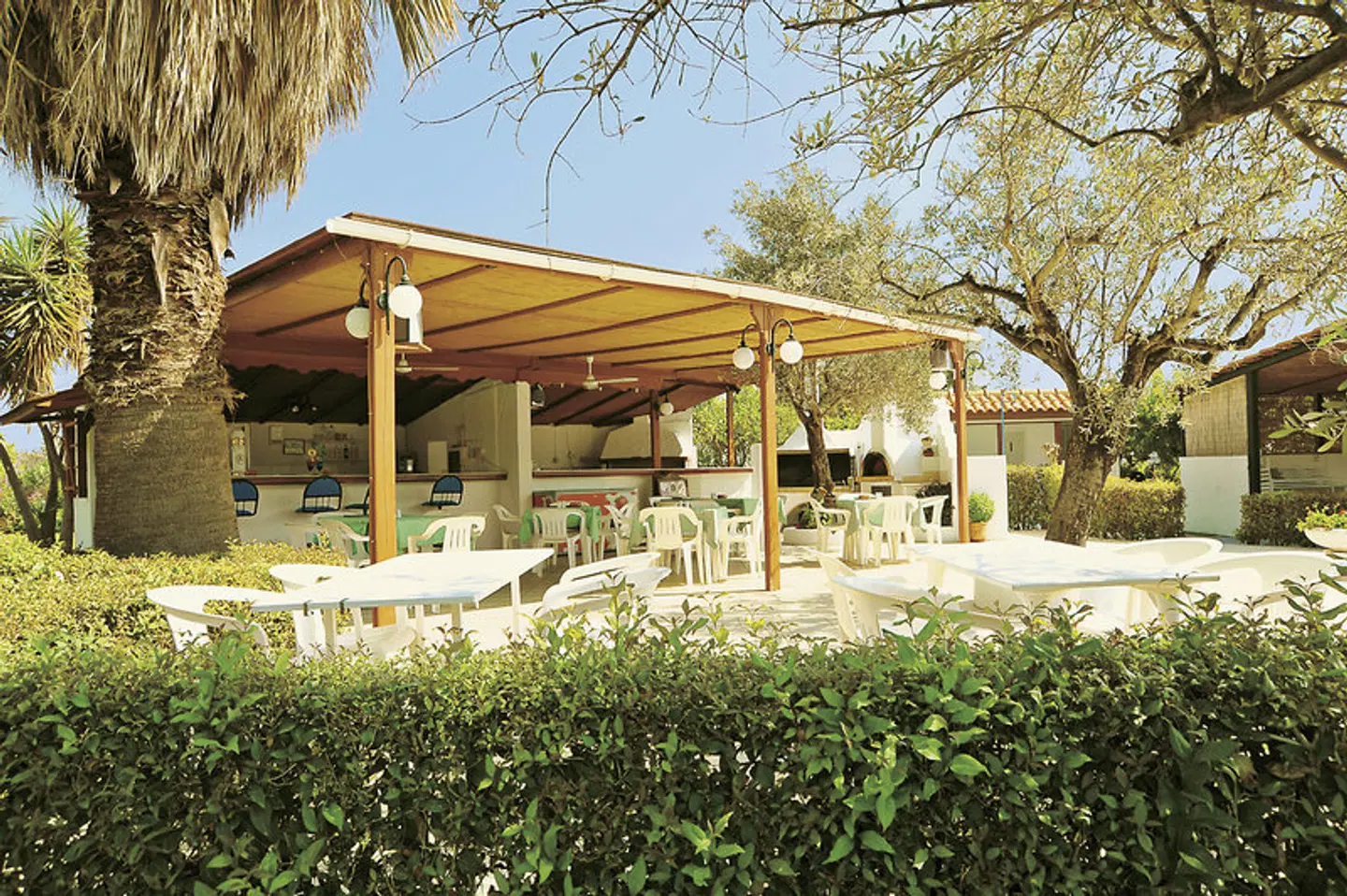 Tina Flora OUTDOOR_POOL