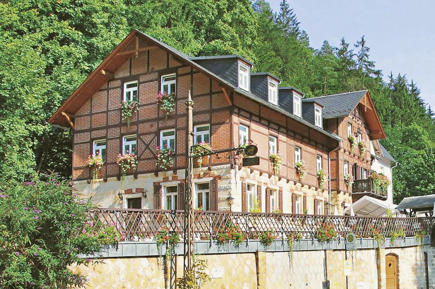 Forsthaus Hotel EXTERIOR