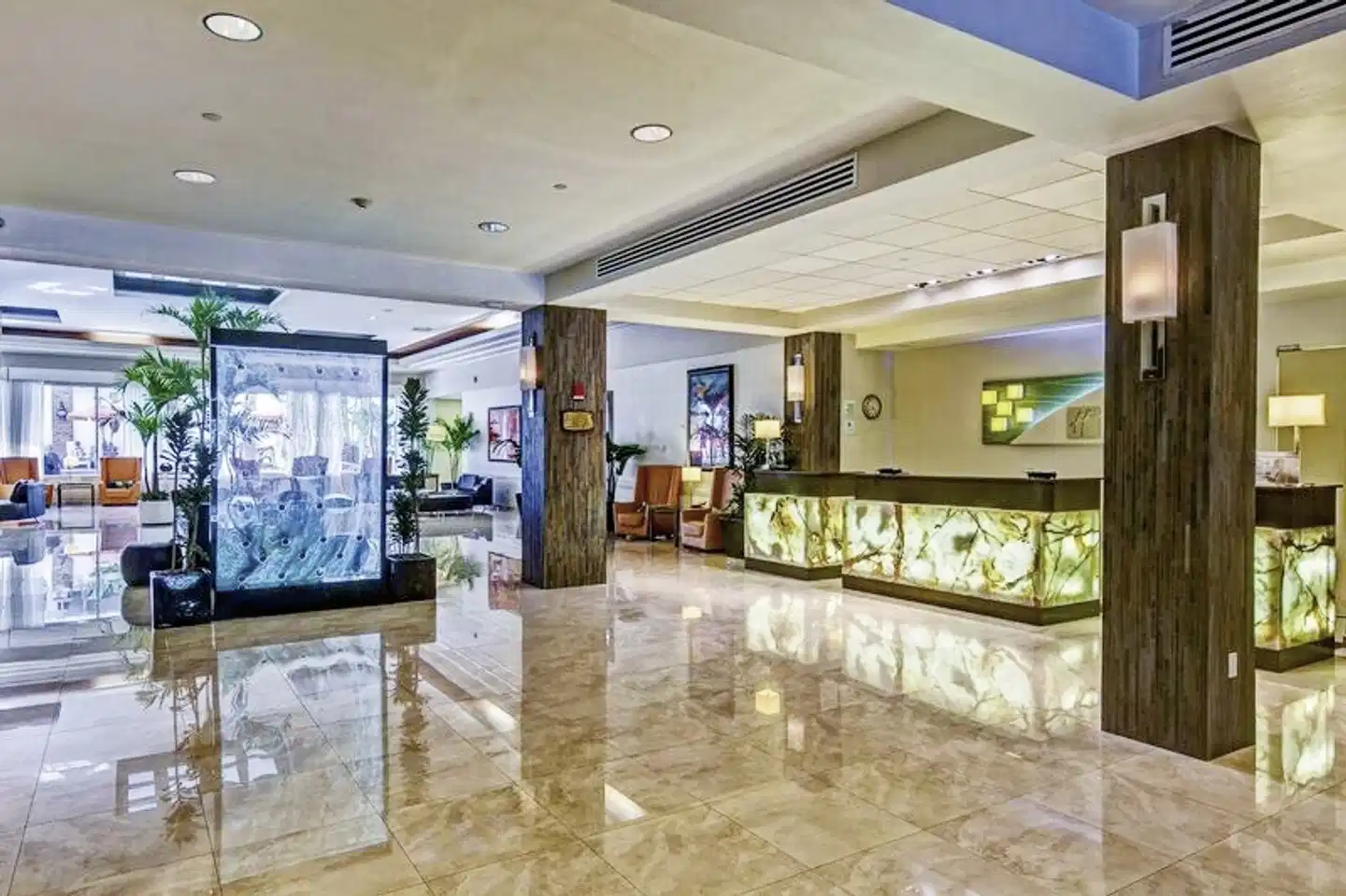 Holiday Inn Port of Miami Lobby