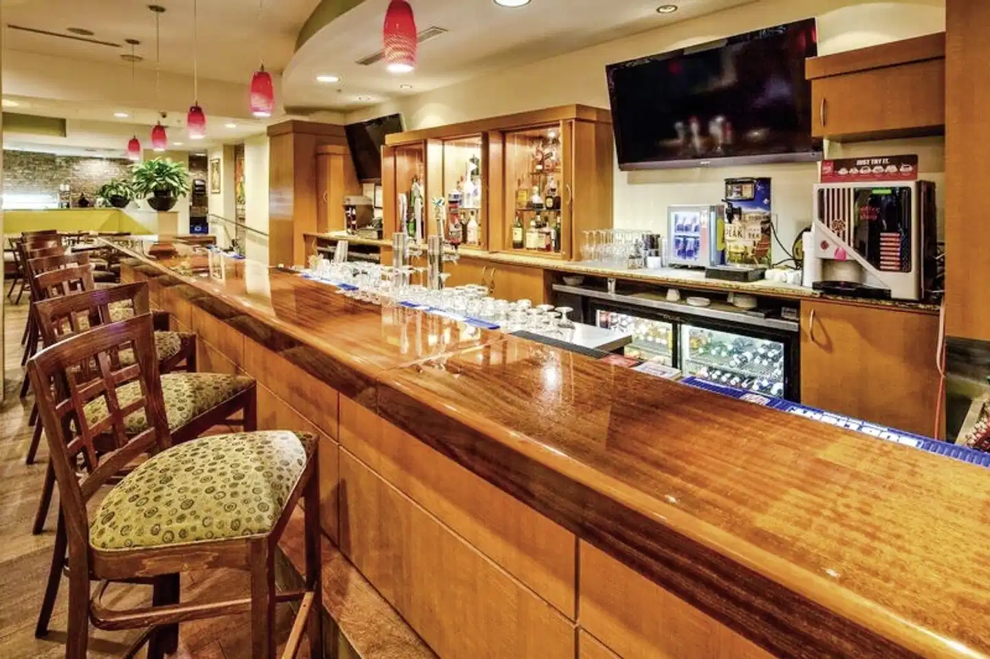 Holiday Inn Port of Miami Bar