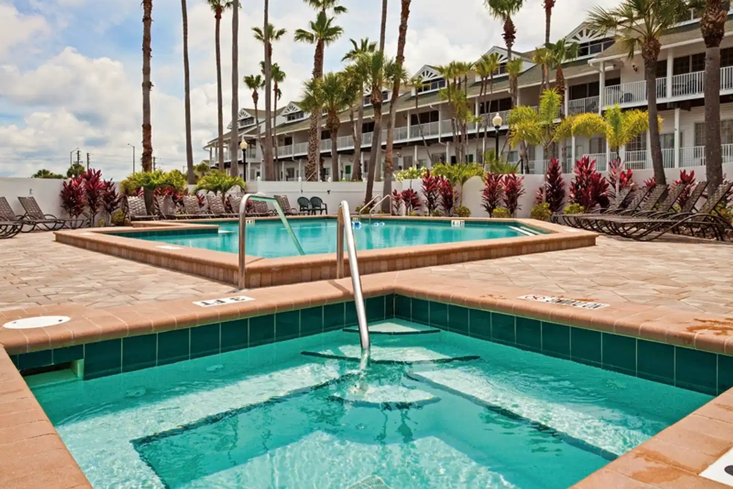Holiday Inn Hotel & Suites Harbourside Pool