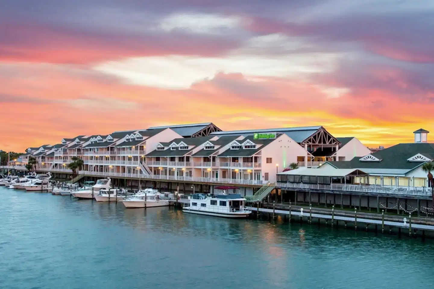 Holiday Inn Hotel & Suites Harbourside Aussenansicht