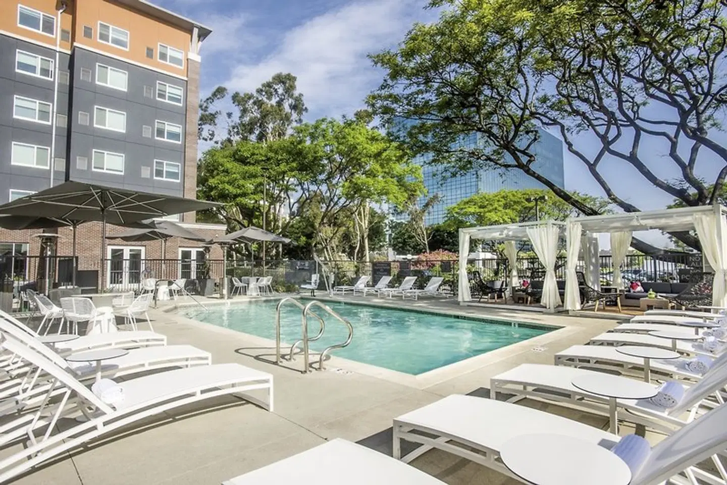 Cambria Hotel LAX OUTDOOR_POOL