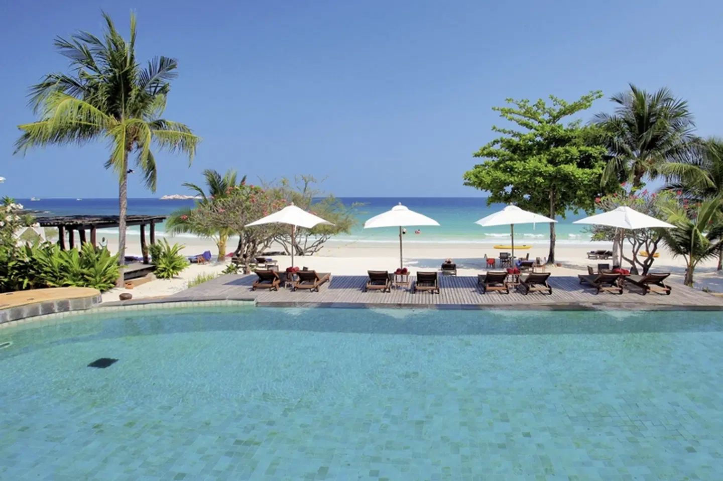 Paradee Resort OUTDOOR_POOL