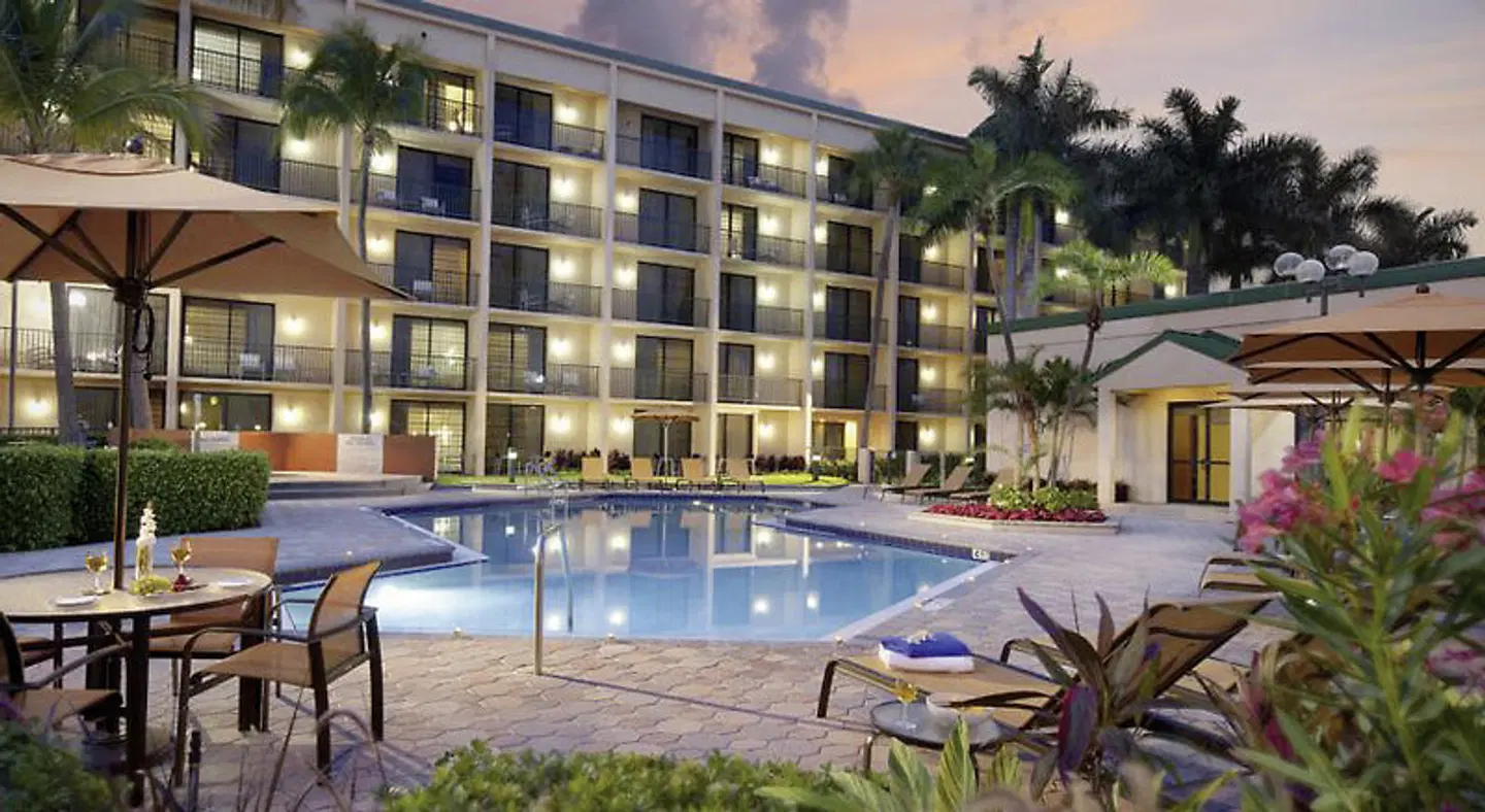 Courtyard Fort Lauderdale East OUTDOOR_POOL