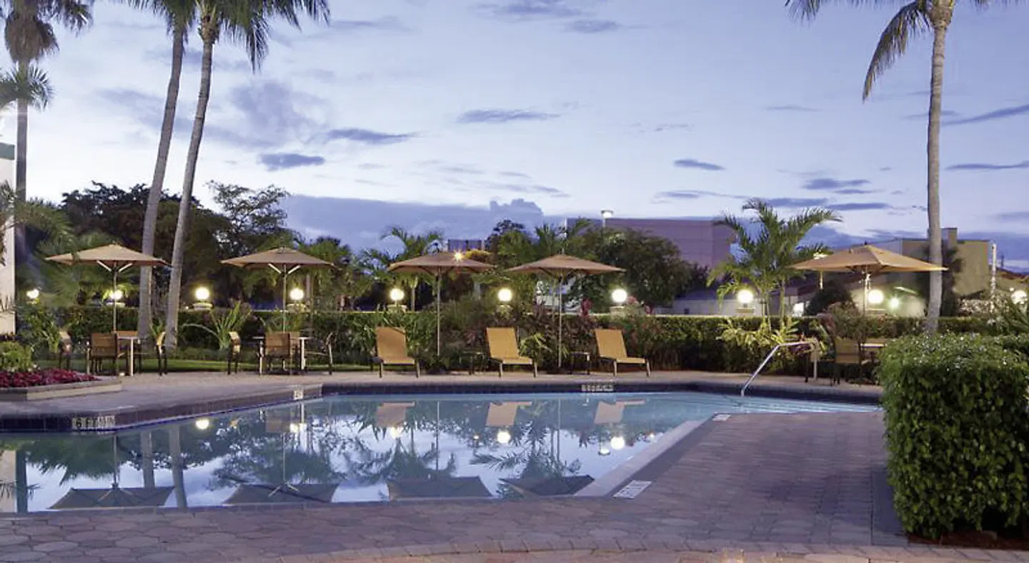 Courtyard Fort Lauderdale East OUTDOOR_POOL