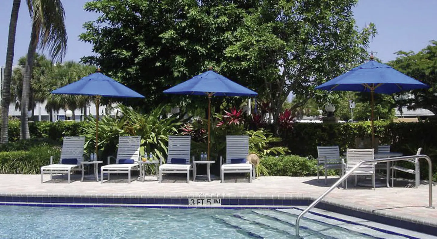 Courtyard Fort Lauderdale East OUTDOOR_POOL