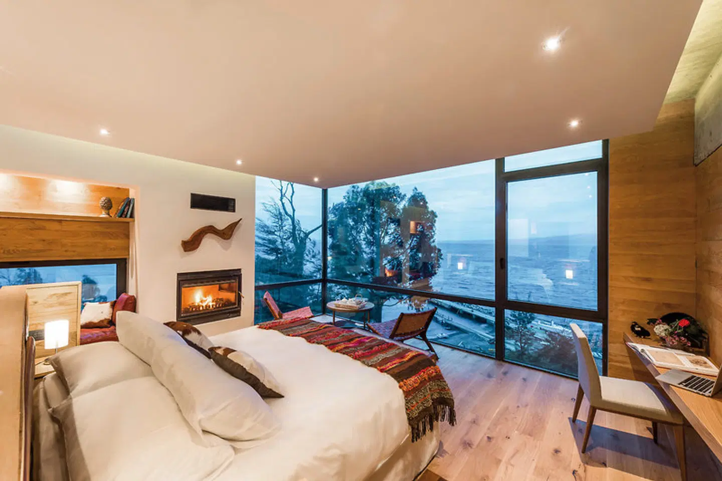 AWA ROOM_EXAMPLE