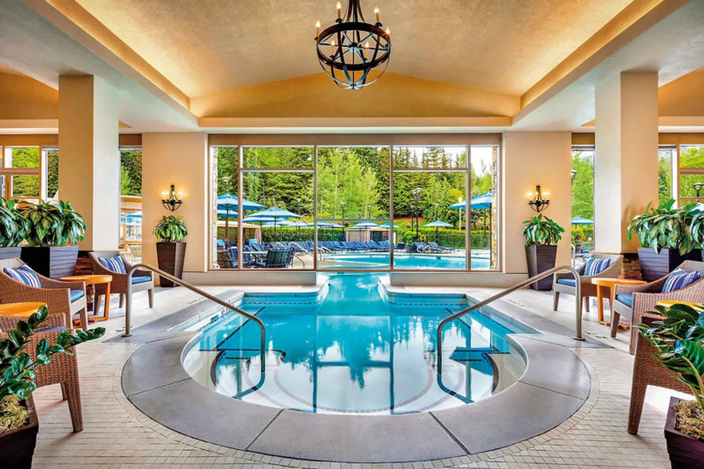 Fairmont Chateau Whistler Resort Hallenbad