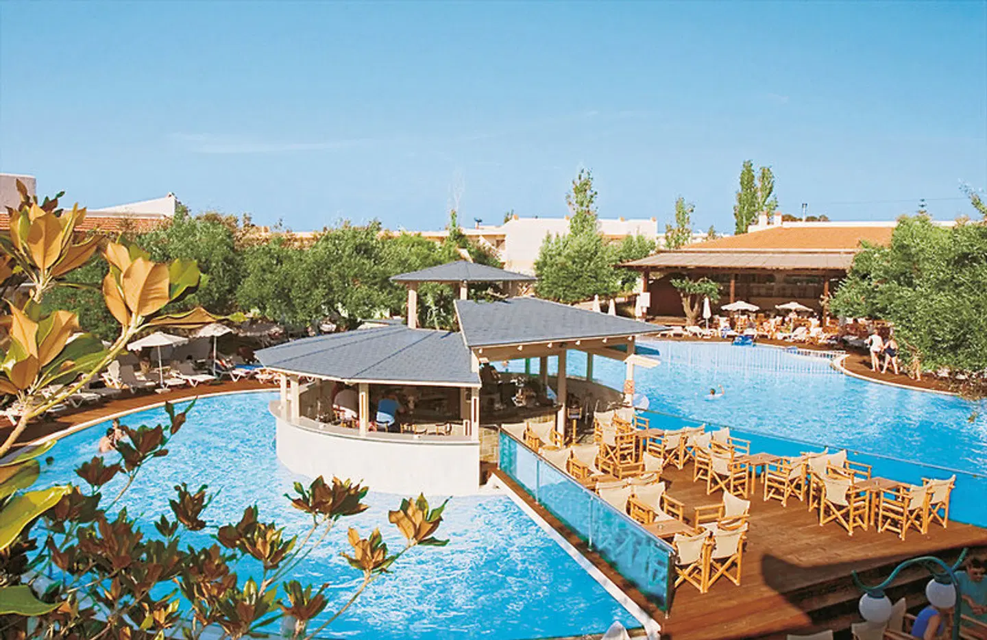 Lydia Maris OUTDOOR_POOL
