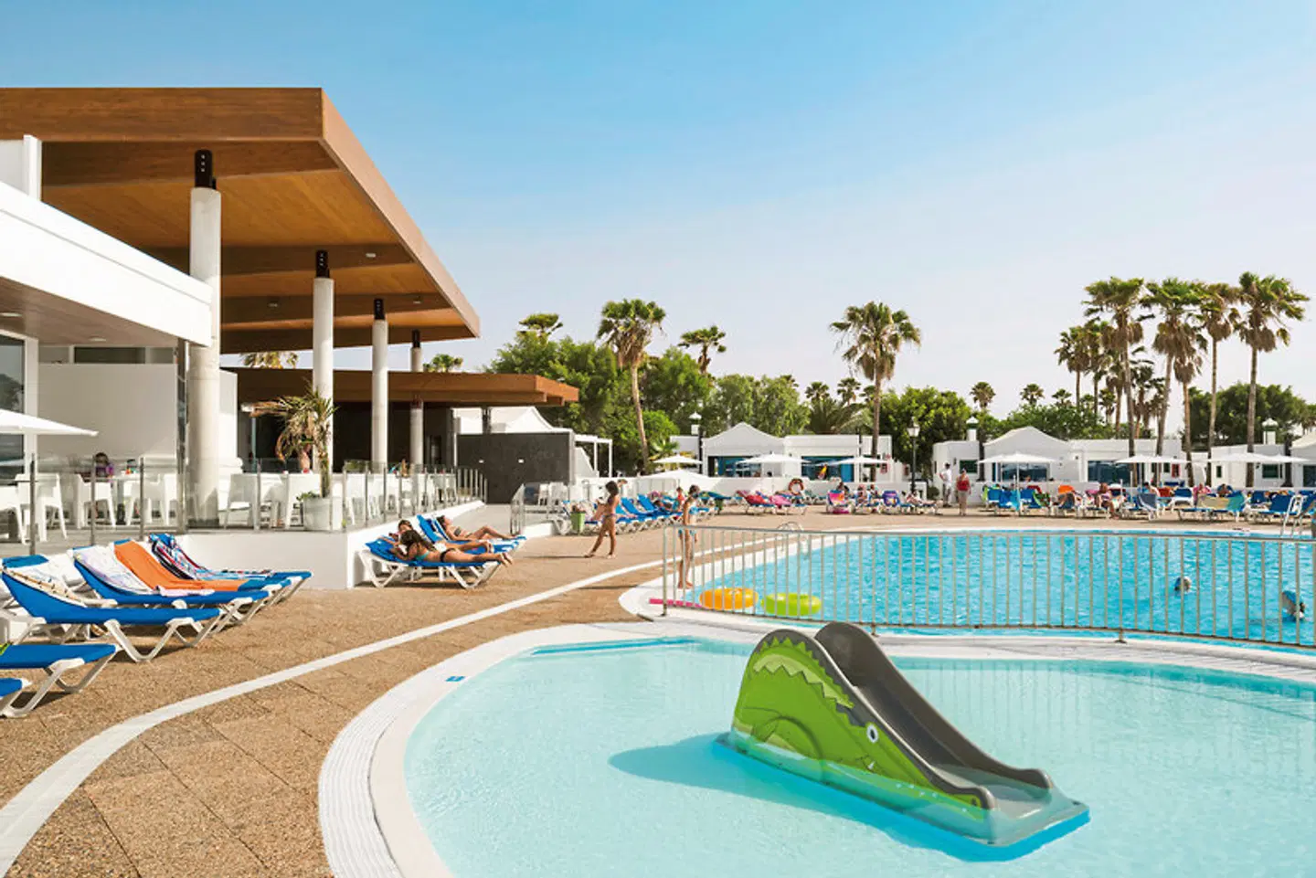 Hyde Park Lane OUTDOOR_POOL