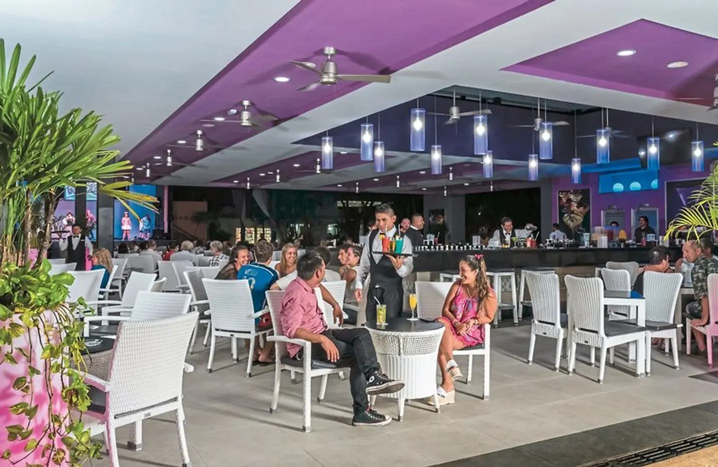 RIU Lupita Bar
