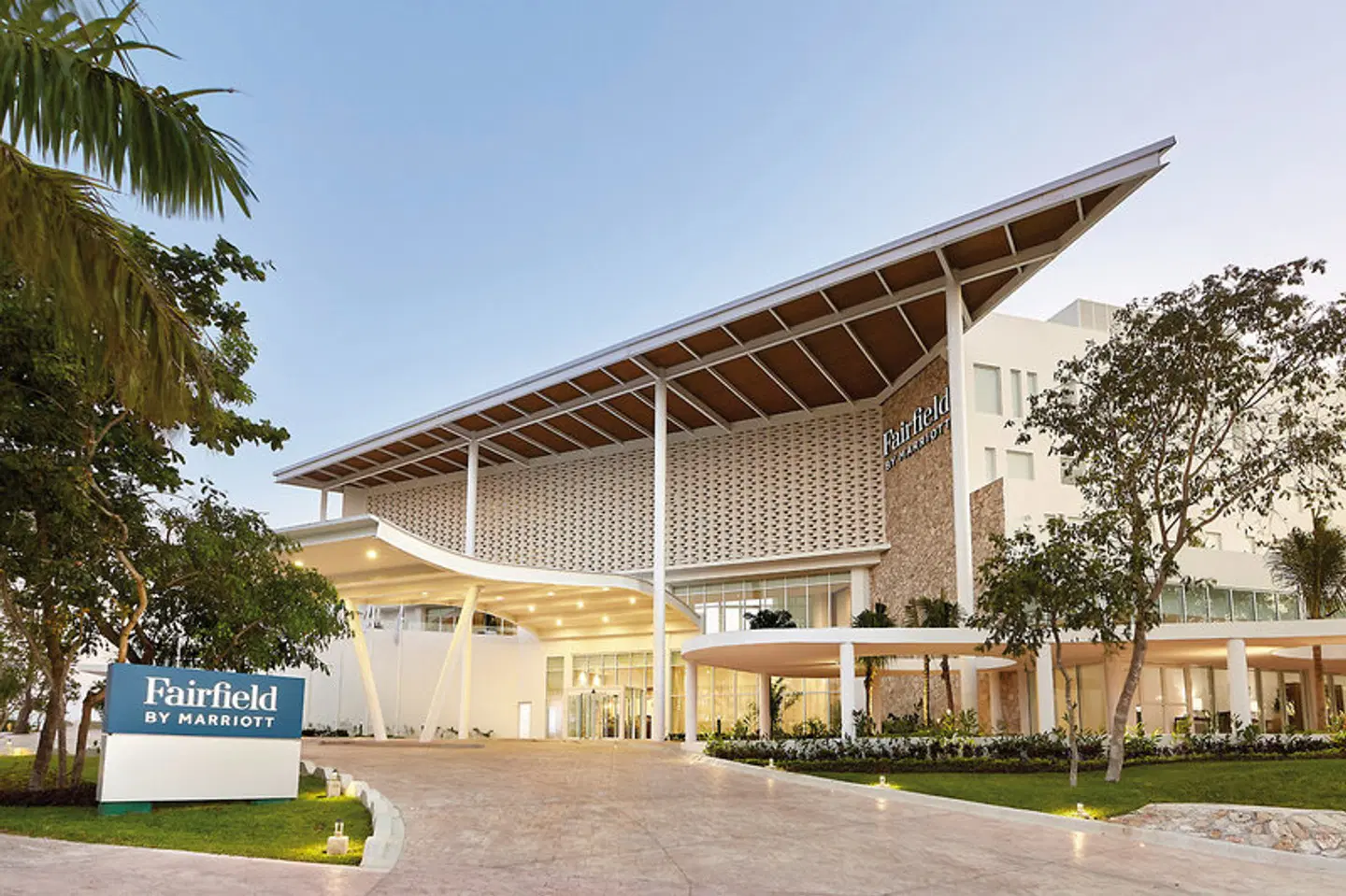 Fairfield Inn & Suites by Marriott Cancun Airport EXTERIOR