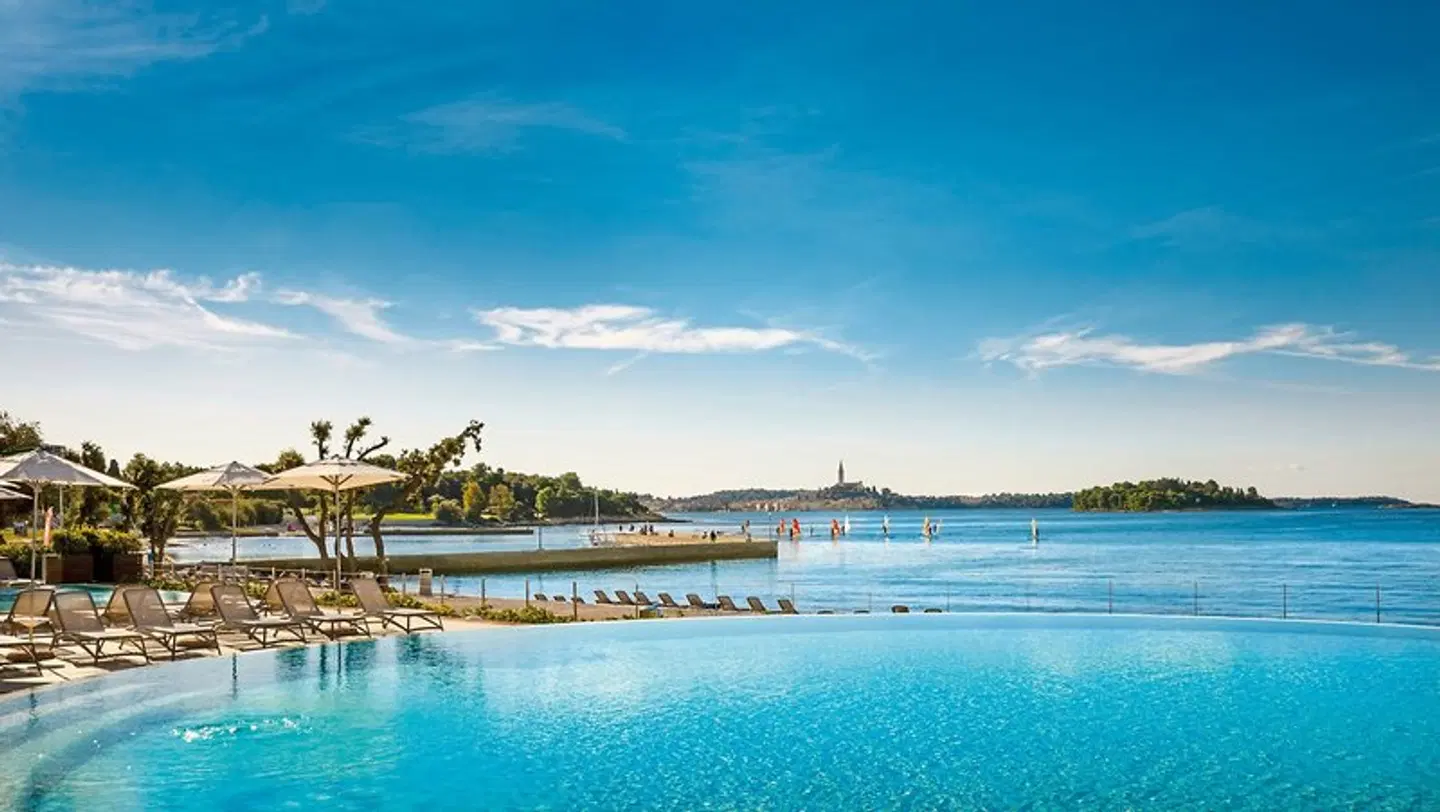 Resort Amarin Rooms OUTDOOR_POOL