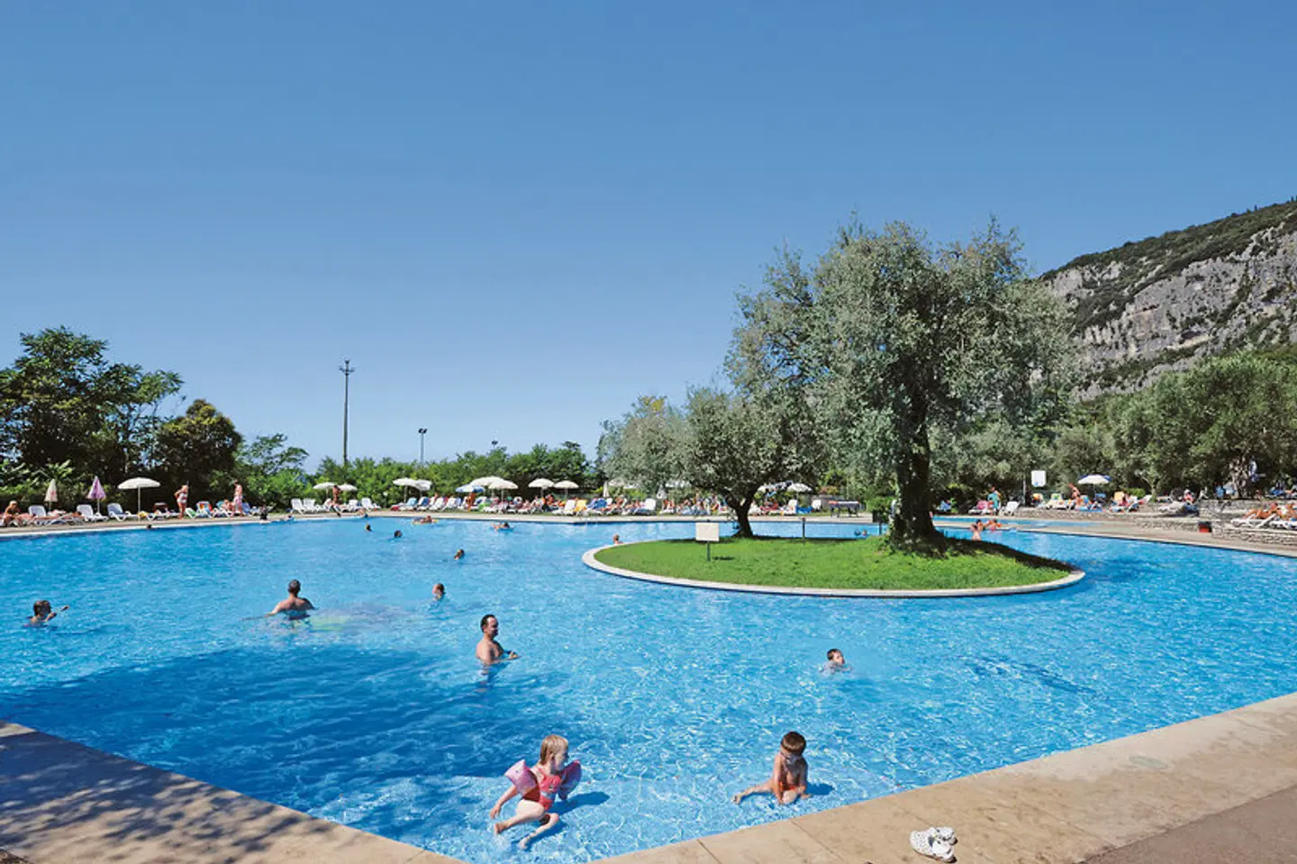 Marco Polo OUTDOOR_POOL