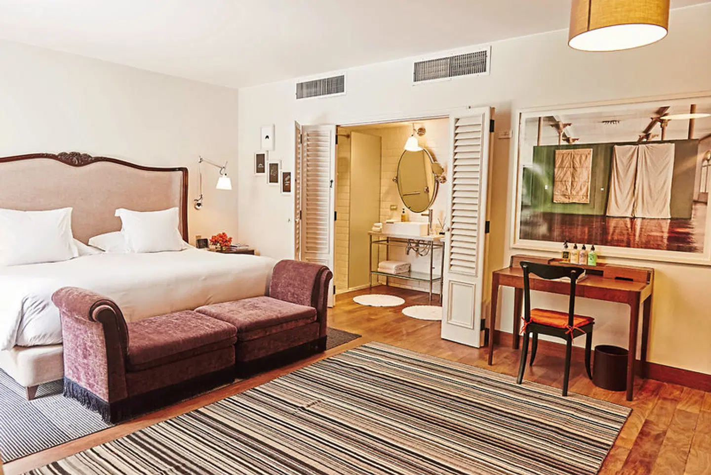 Hotel B ROOM_EXAMPLE