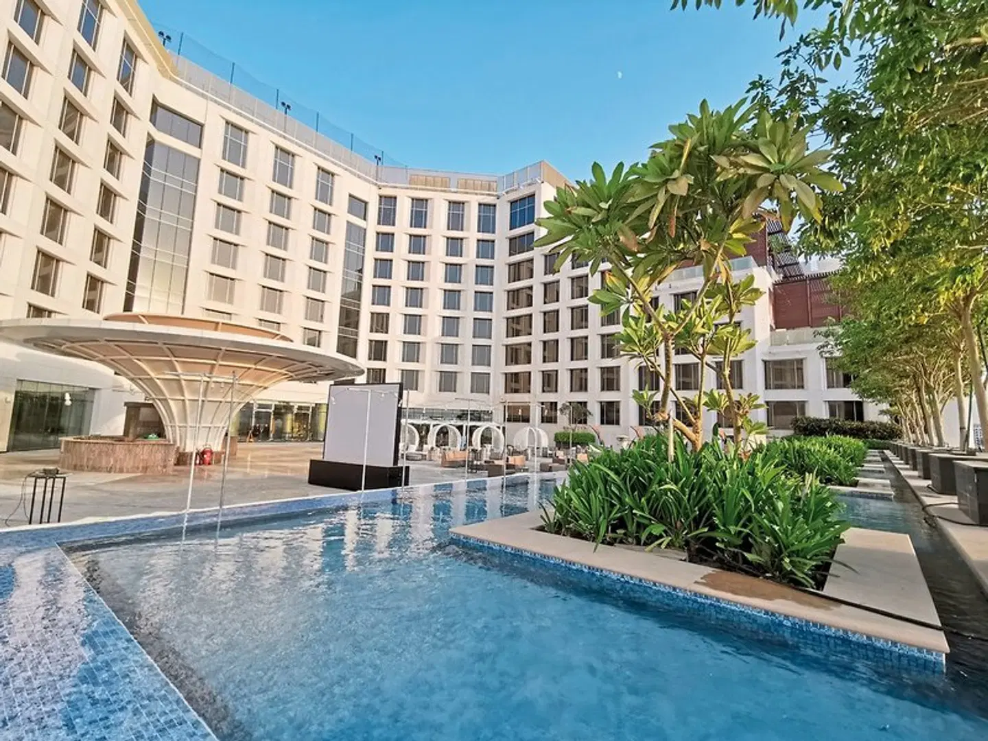 Grand Millennium Muscat OUTDOOR_POOL