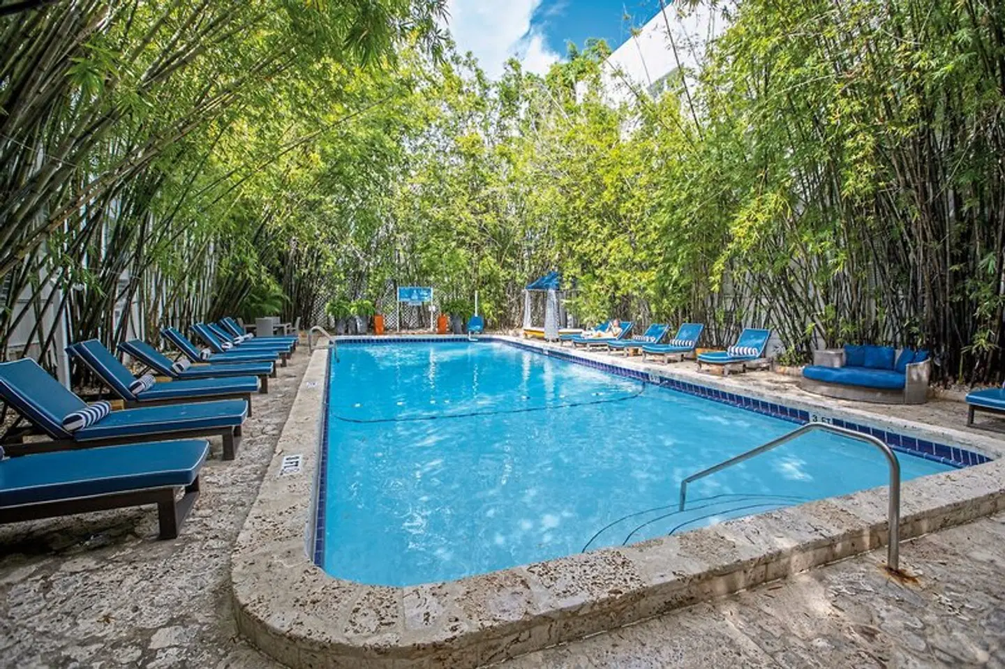 Catalina Hotel OUTDOOR_POOL
