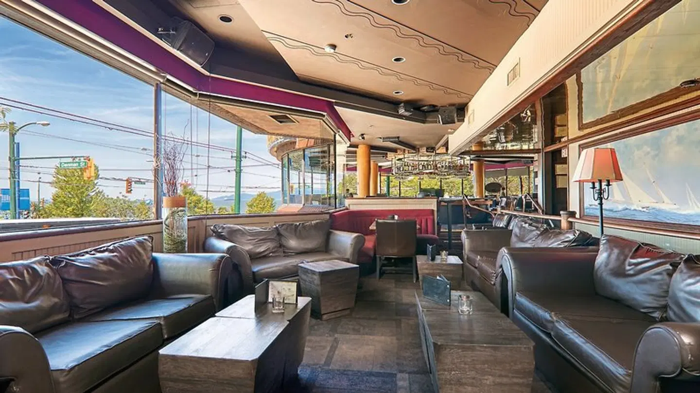 Best Western Plus Sands Hotel Bar