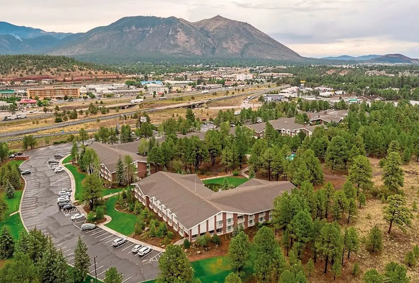 Little America Hotel Flagstaff LANDSCAPE