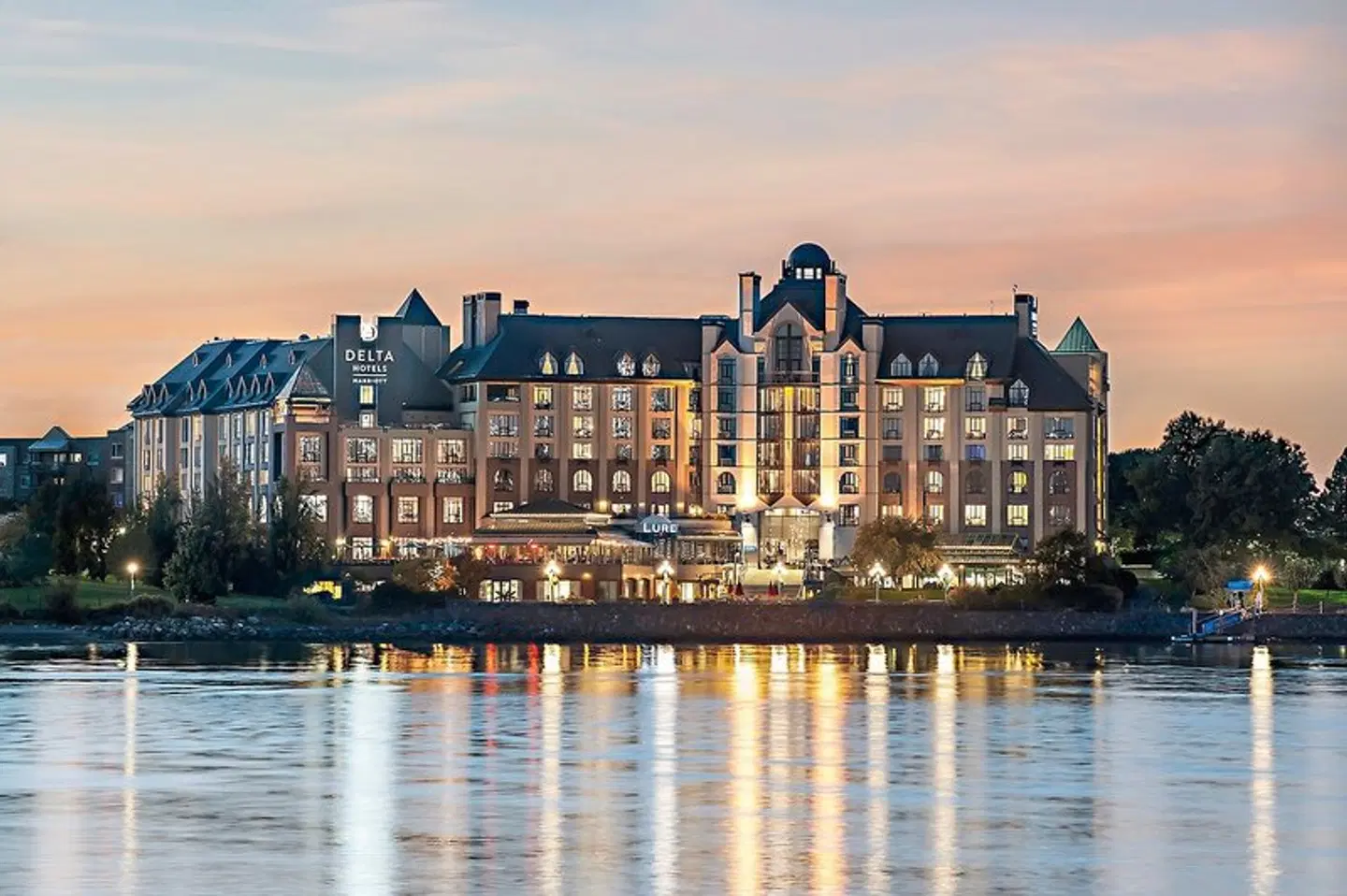 Delta Hotels by Marriott Victoria Ocean Pointe Resort EXTERIOR