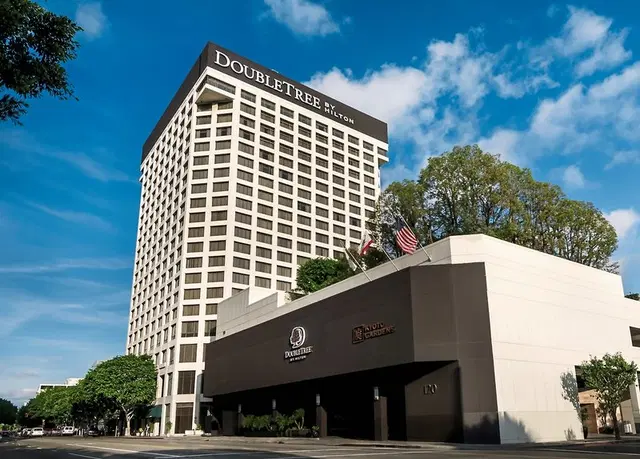 DoubleTree by Hilton Hotel Los Angeles Downtown EXTERIOR