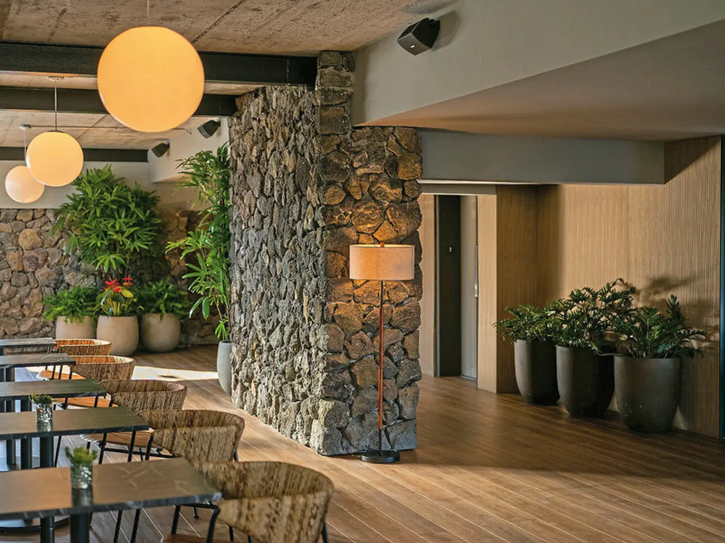 Pacific 19 Kona LOUNGE_LOBBY