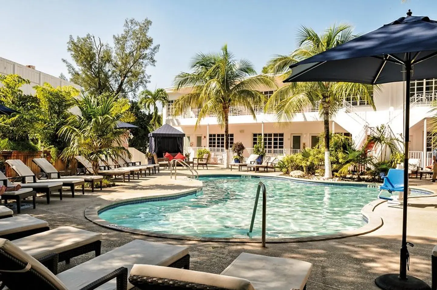 Tradewinds Apartments OUTDOOR_POOL