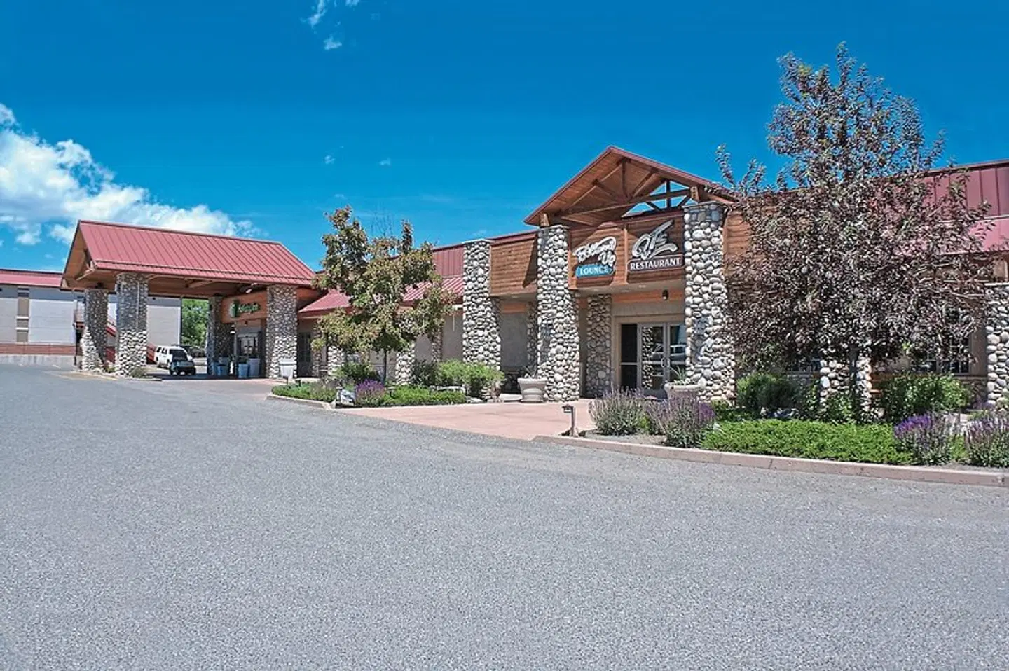 Holiday Inn Cody EXTERIOR