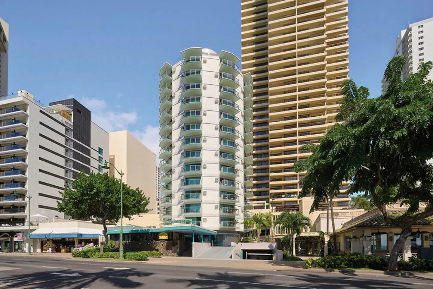 Aston Waikiki Circle Hotel EXTERIOR