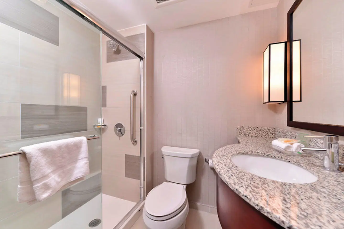 Holiday Inn New York City Times Square Badezimmer