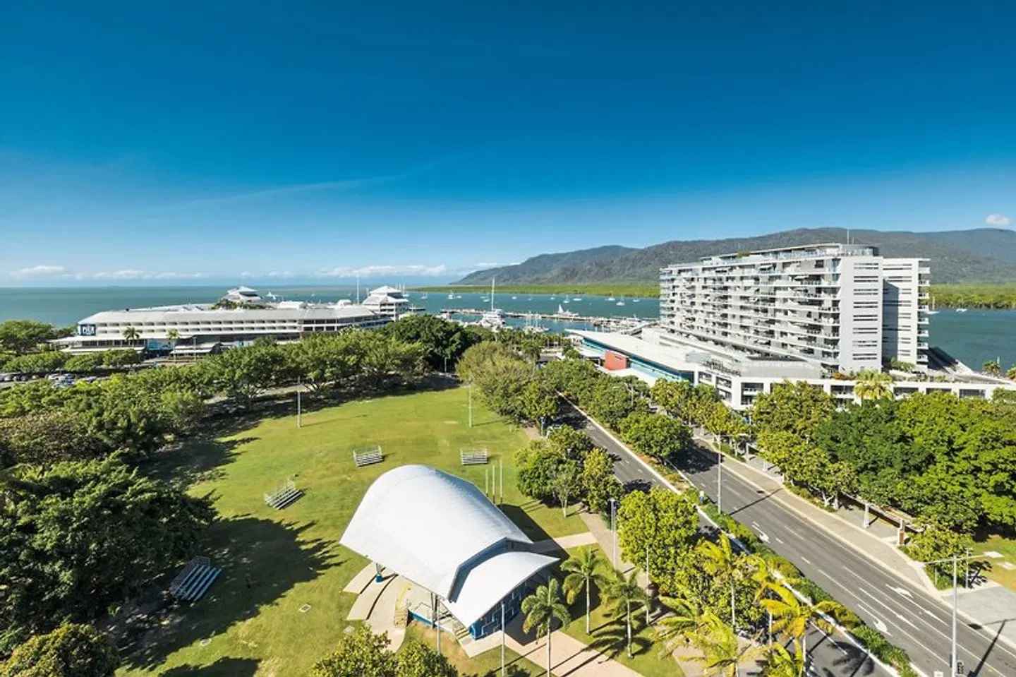 Pacific Hotel Cairns EXTERIOR