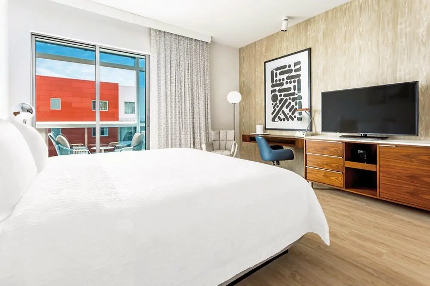 Hampton Inn & Suites Santa Monica ROOM_EXAMPLE