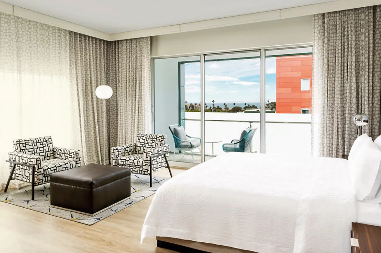 Hampton Inn & Suites Santa Monica ROOM_EXAMPLE