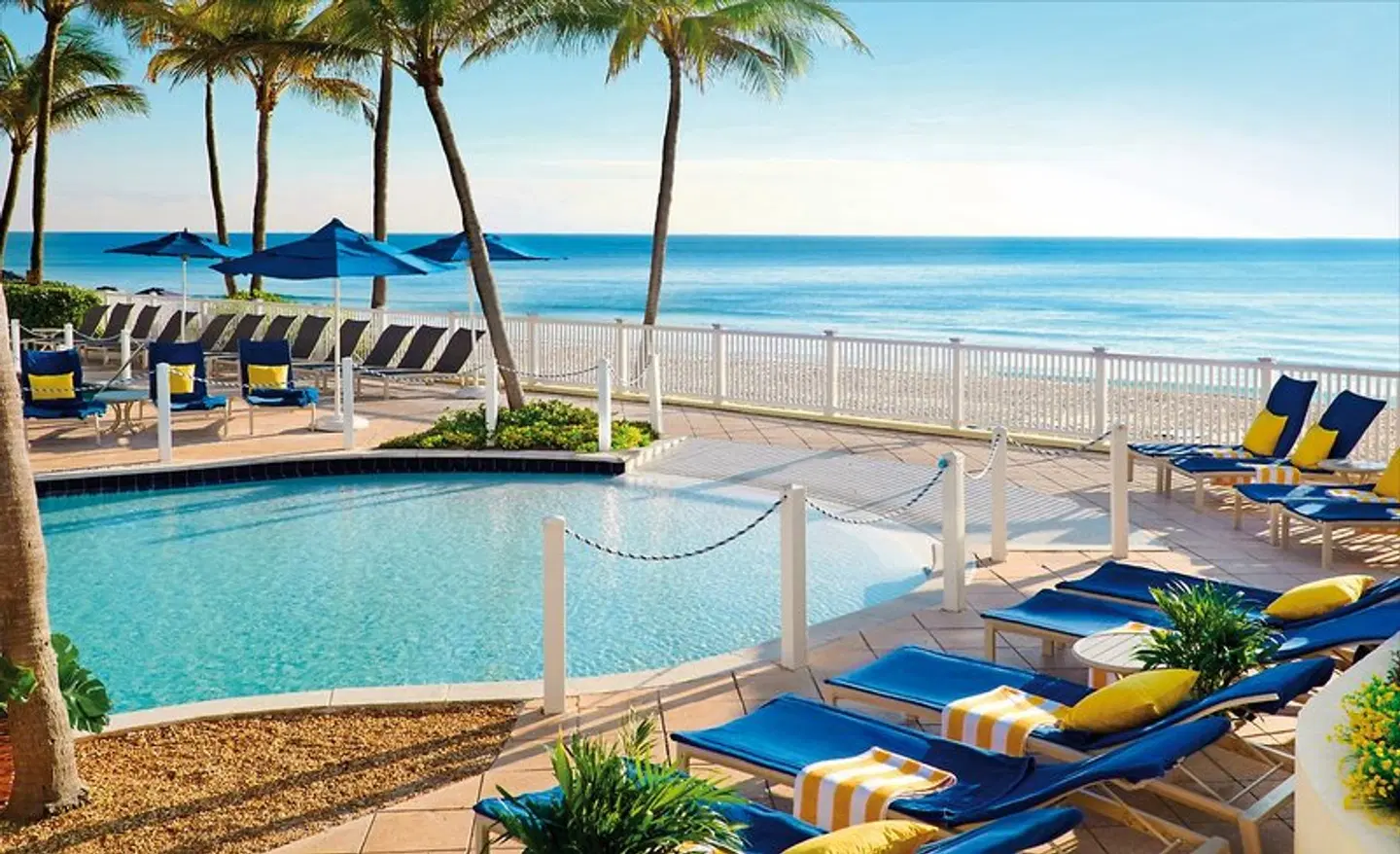 Pelican Grand Beach Resort OUTDOOR_POOL