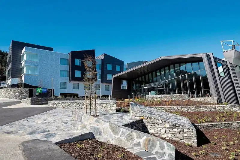 Holiday Inn Express & Suites Queenstown – Hotelfoto