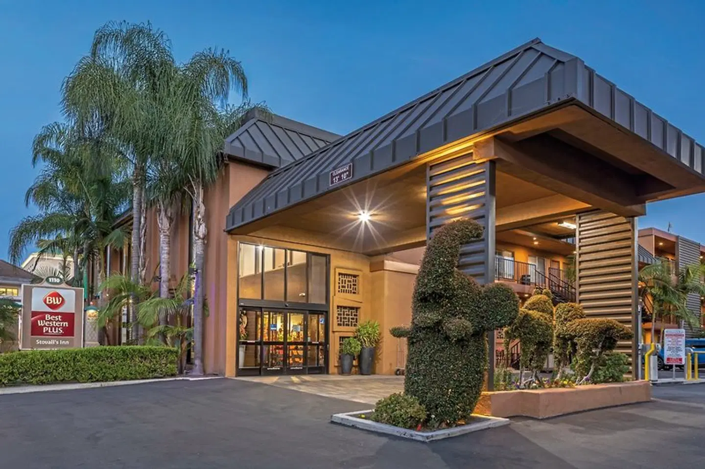 Best Western Plus Stovall's Inn EXTERIOR