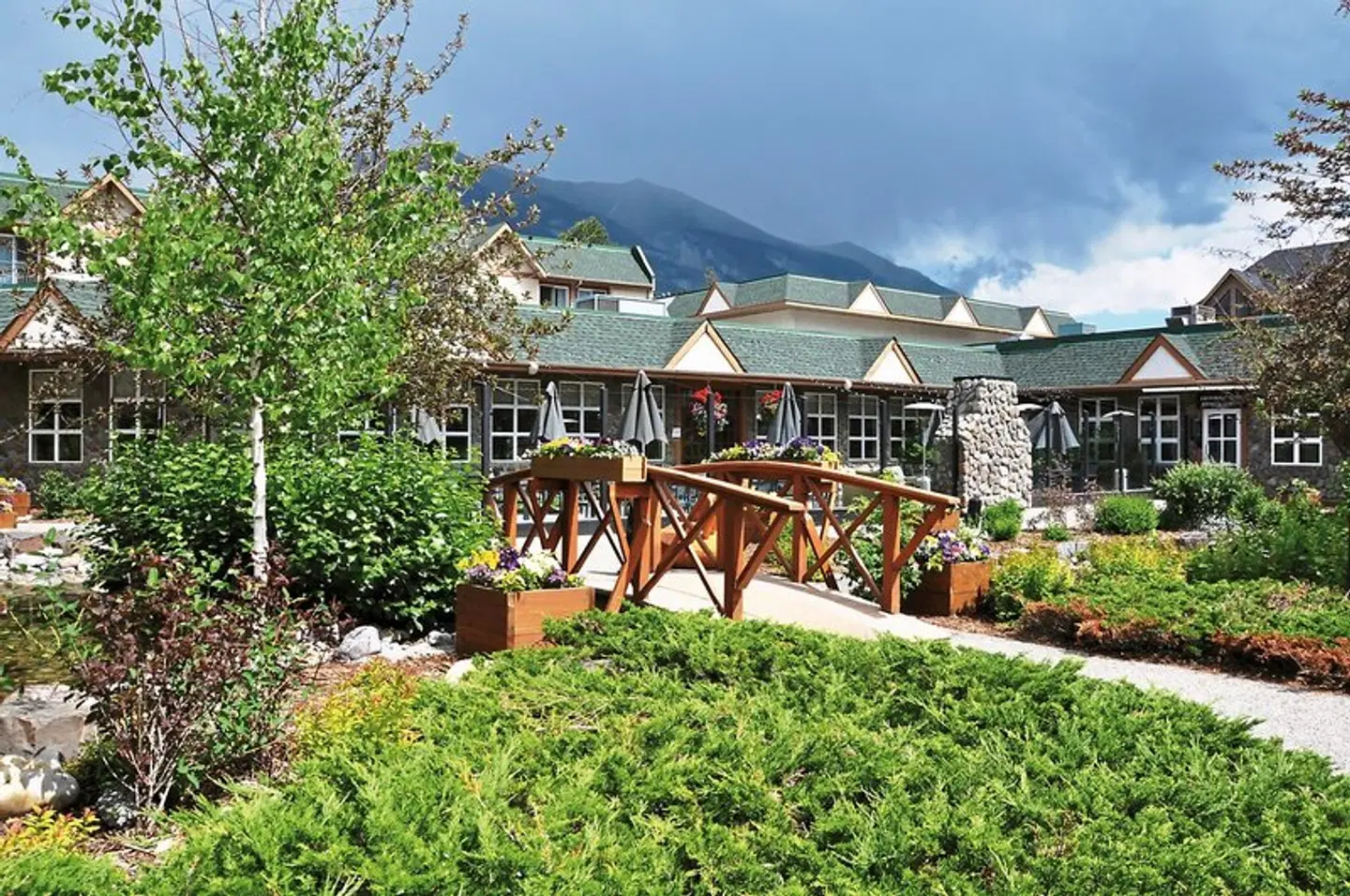 Coast Canmore Hotel Terrasse