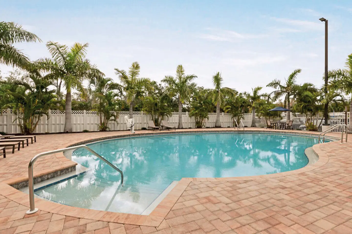 Spark by Hilton Siesta Key Gateway OUTDOOR_POOL