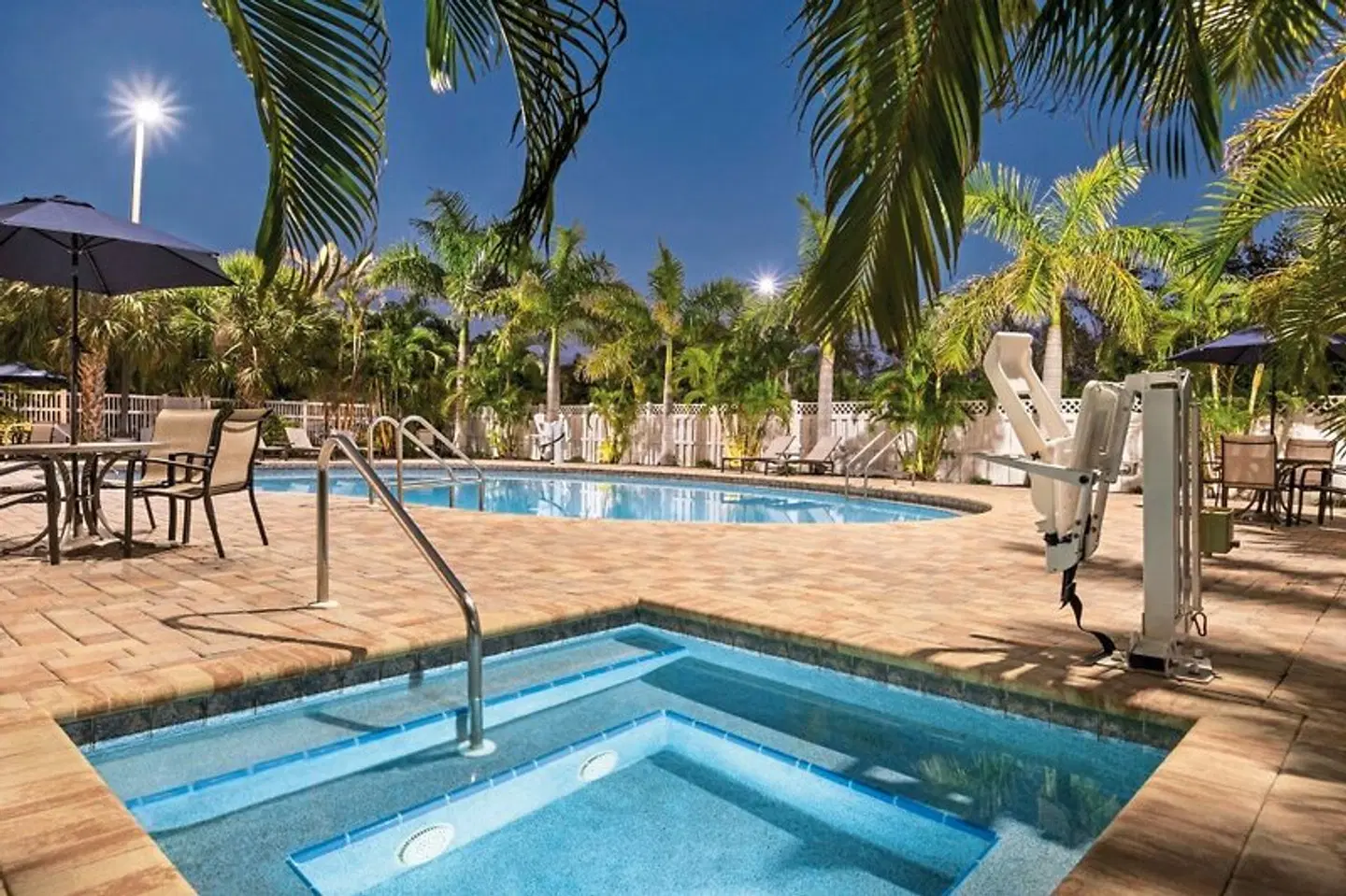 Spark by Hilton Siesta Key Gateway OUTDOOR_POOL